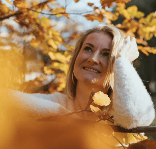 Autumn is one of the busiest seasons for landscapers — preparing gardens, pathways, and outdoor spaces for the months ahead. Eco Chippings are a popular choice for professionals thanks to their durability, sustainability, and low maintenance. Here’s how landscapers can use them in autumn projects: